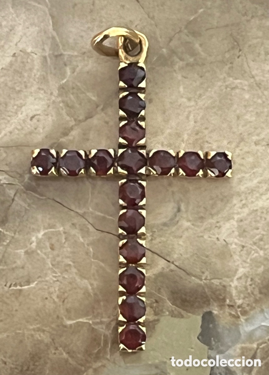 Joyeria: FINISIMA CRUZ DE ORO 18 KILATES Y 16 RUB&Iacute;S