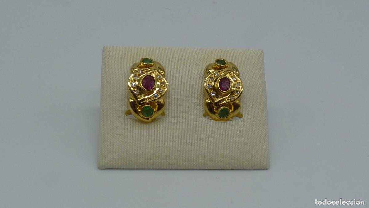 Joyeria: PENDIENTES BRILLANTES CON ESMERALDAS Y RUBIES EN ORO DE 750MM.(18 KLTS)