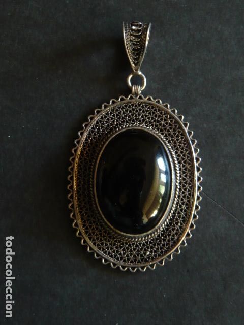 Joyeria: COLGANTE EN PLAY CON PIEDRA 6 X 3 CM