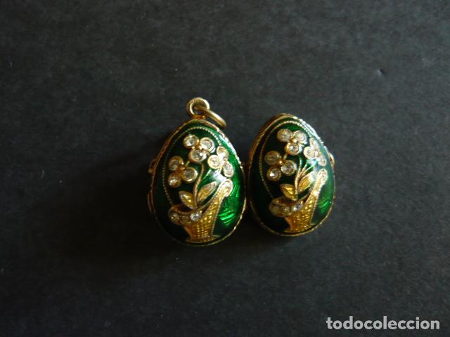 Joyeria: COLGANTE HUEVO TIPO FABERGE ESMALTADO MOTIVO CESTA FLORAL