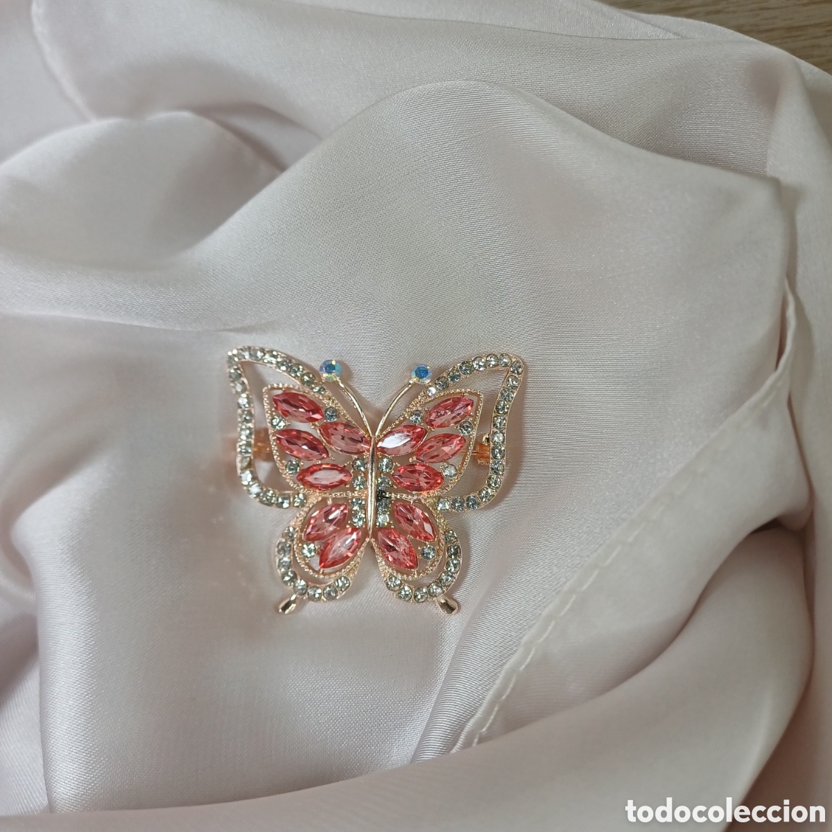 Joyeria: BROCHE MARIPOSA CRISTALES BLANCOS Y SALMON