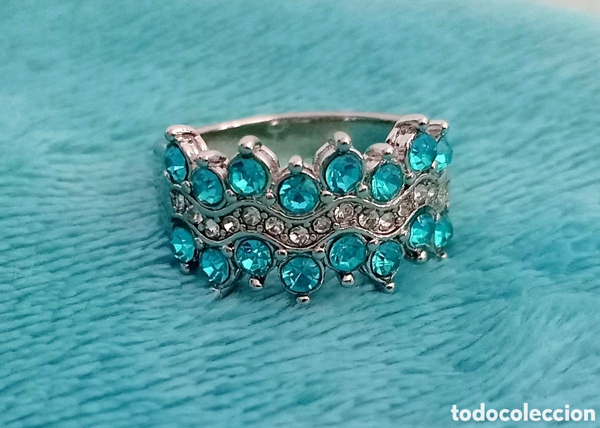 Joyeria: Original anillo color plata vieja con incrustaciones brillantes azul turquesa y blancas 18mm di&aacute;m. M