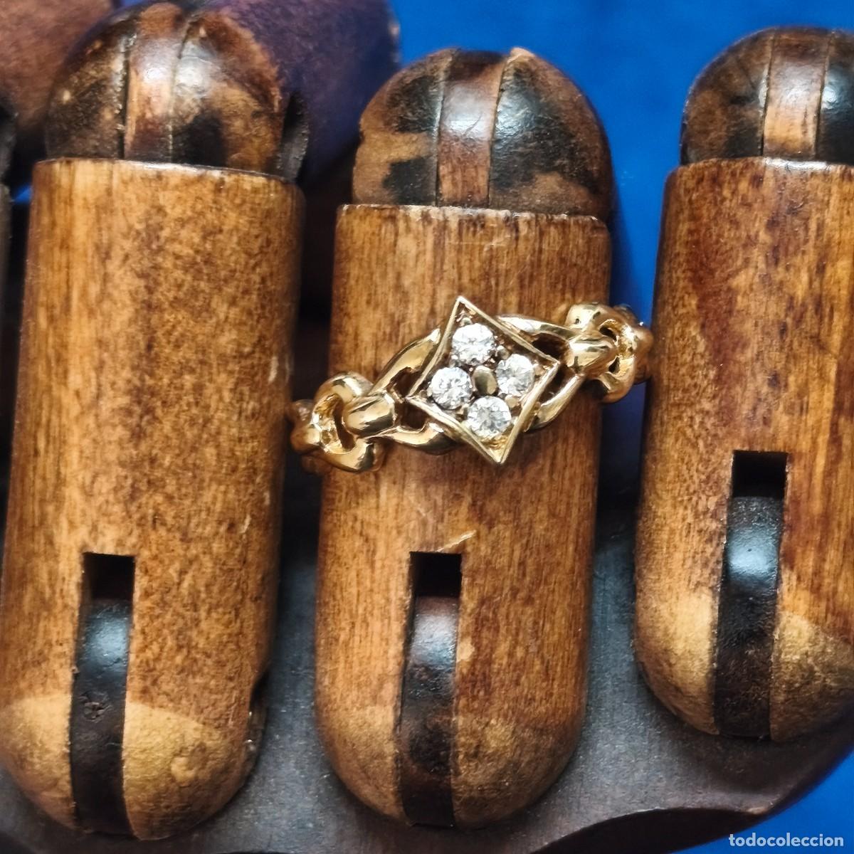 Joyeria: ANILLO DE PLATA CHAPADA EN ORO CON ROMBO DE CIRCONITAS. PLATA DE LEY