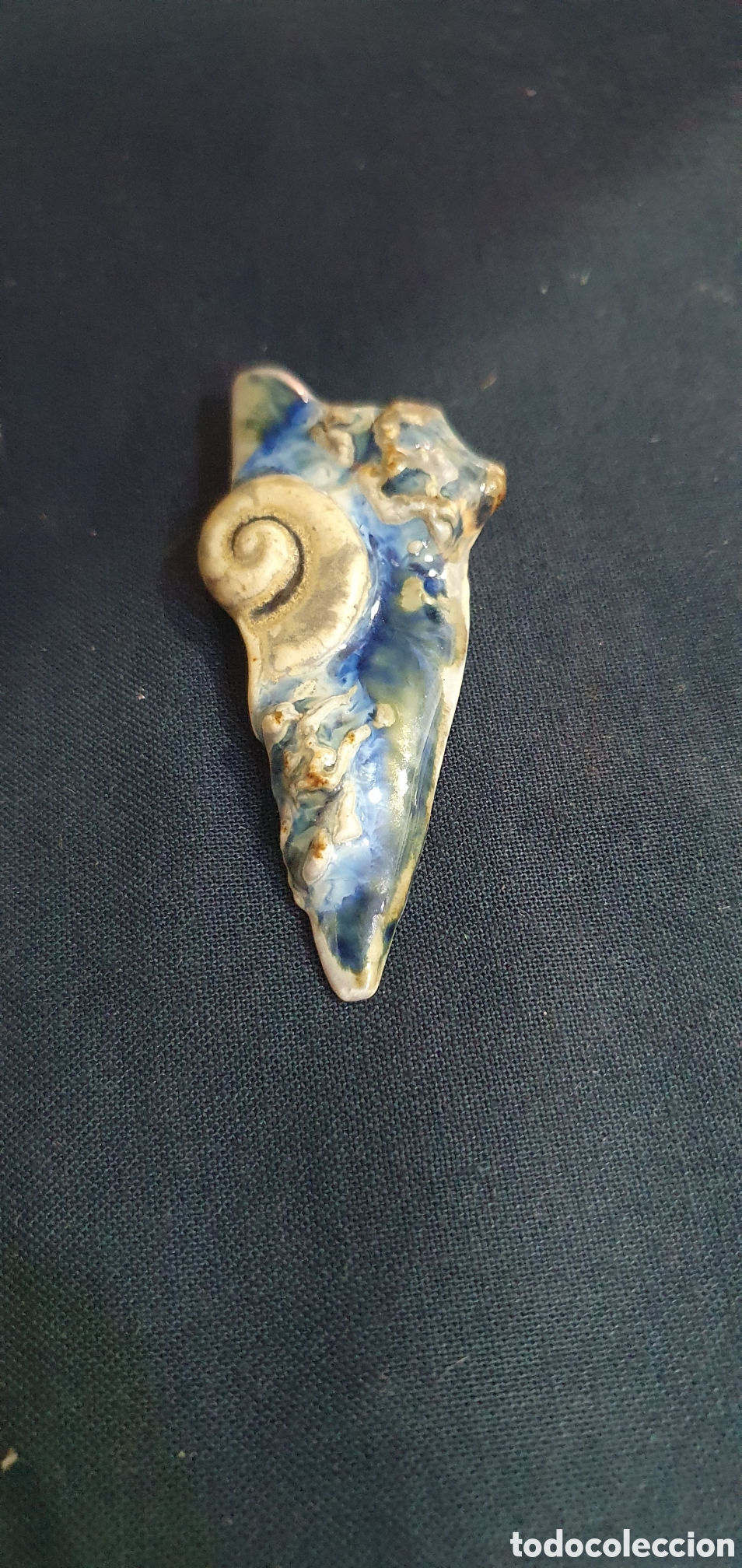 Joyeria: Broche en porcelana. (L57)