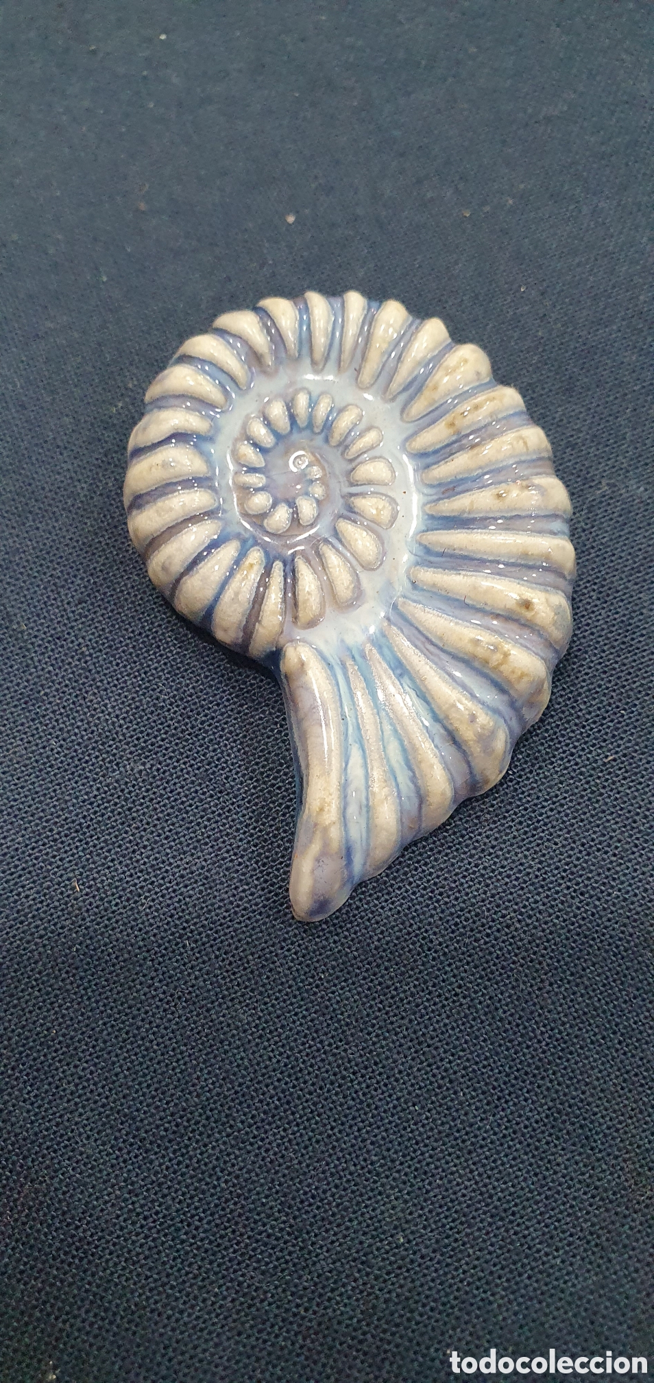 Joyeria: Broche en porcelana. (L57)