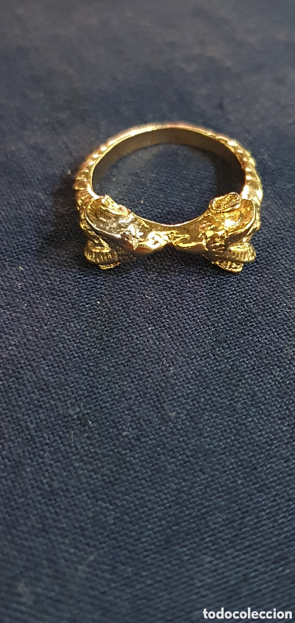 Joyeria: Anillo dorado cabezas de carnero. (L5