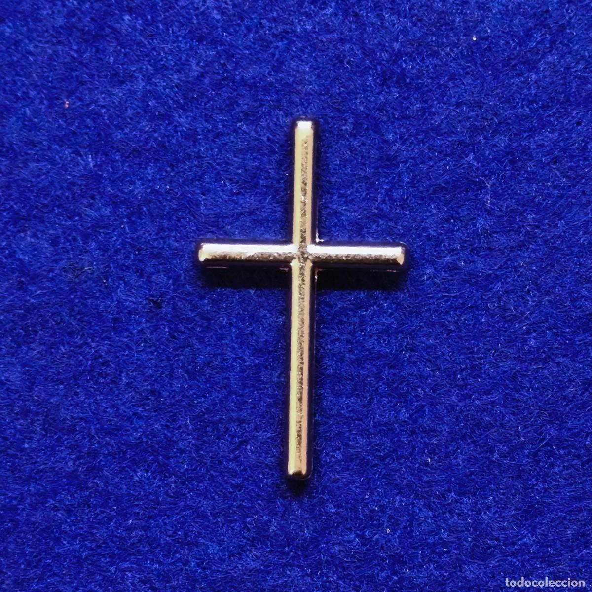 Joyeria: CRUZ DE ALPACA DORADA. MED. 3,2 X 2 CMS