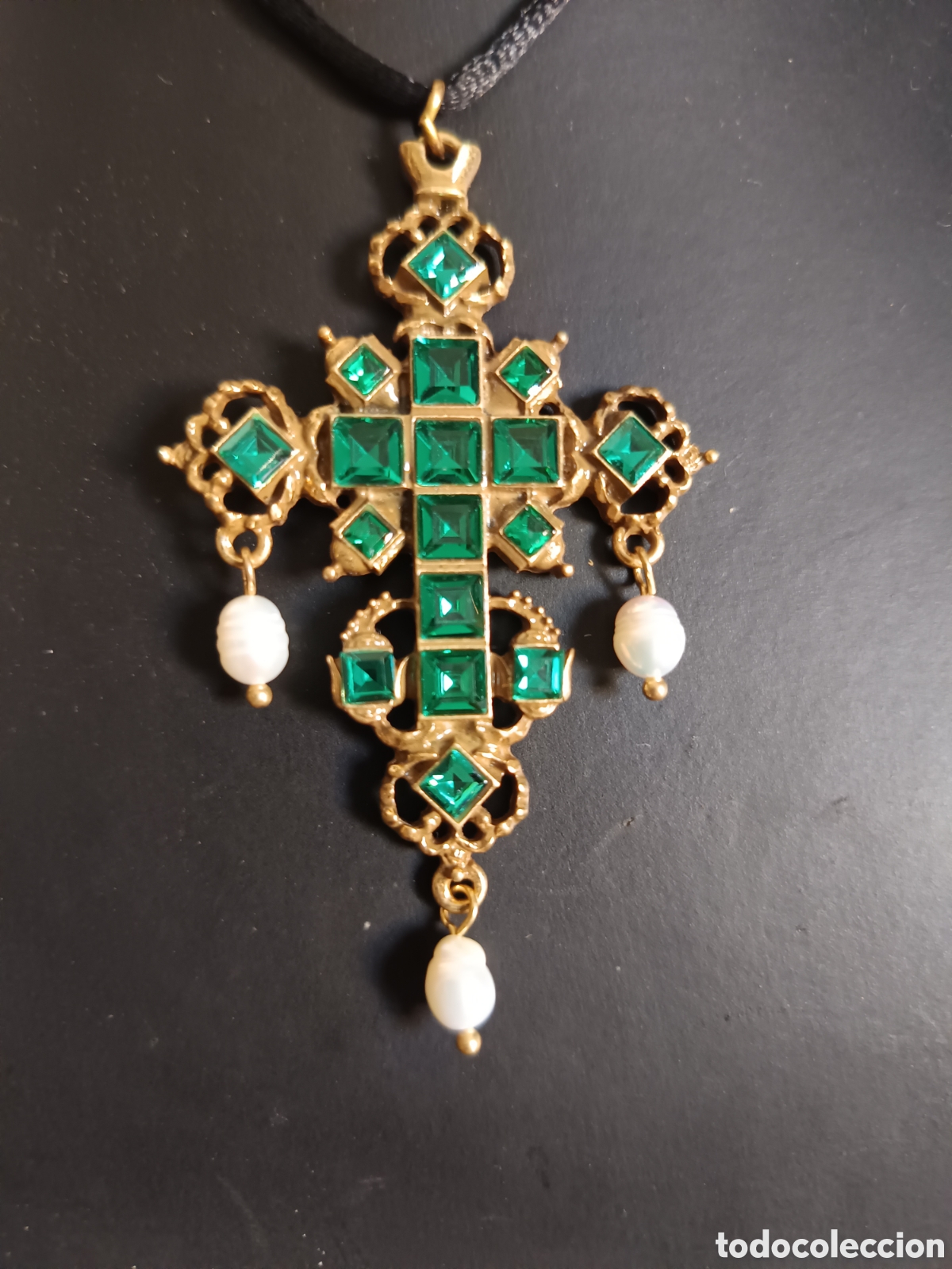 Joyeria: Bella cruz para traje regional perlas cristal verde de Strass estilo victoriano