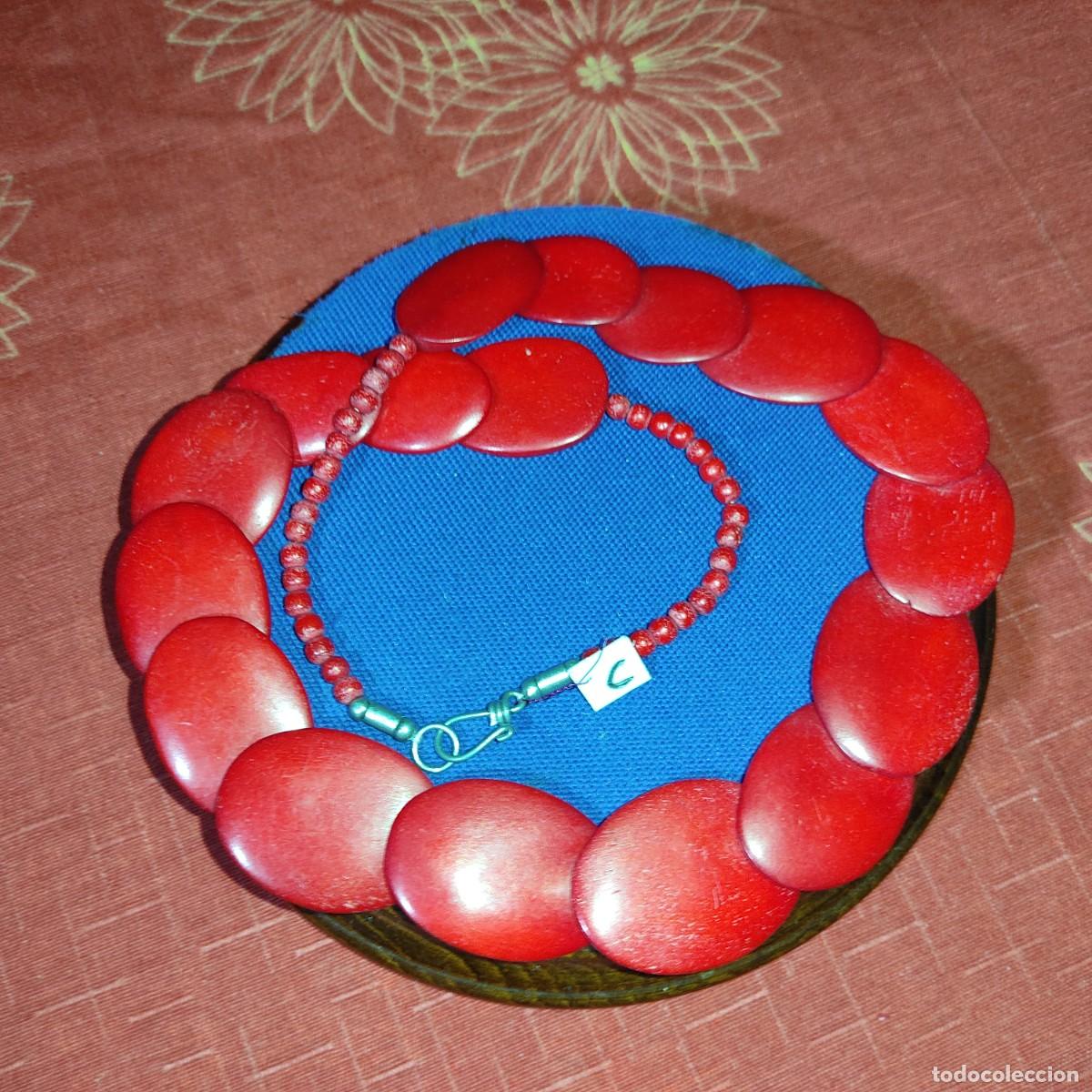 Joyeria: Collar de hermosas piezas de hueso tintado.A&ntilde;os 60 - 70. *A*