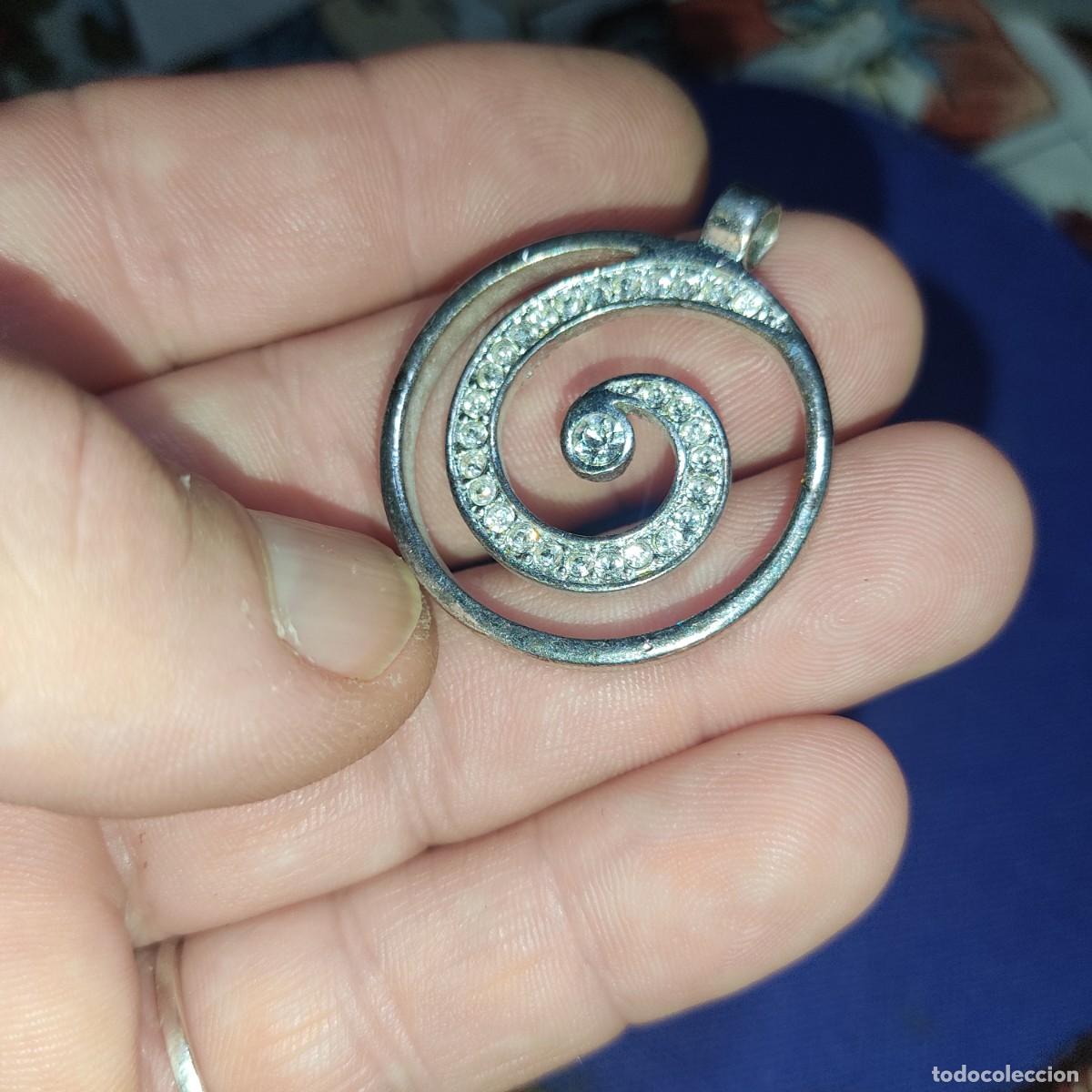 Joyeria: Colgante espiral plateada.Vintage.