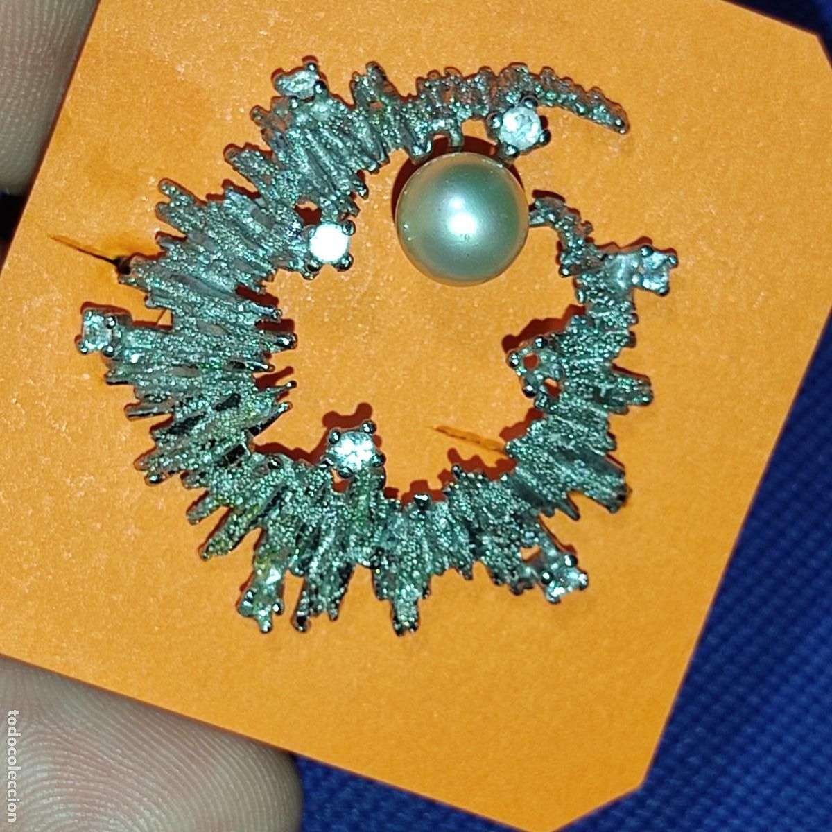 Joyeria: Broche de plata con perla cultivada y circonitas.Vintage.