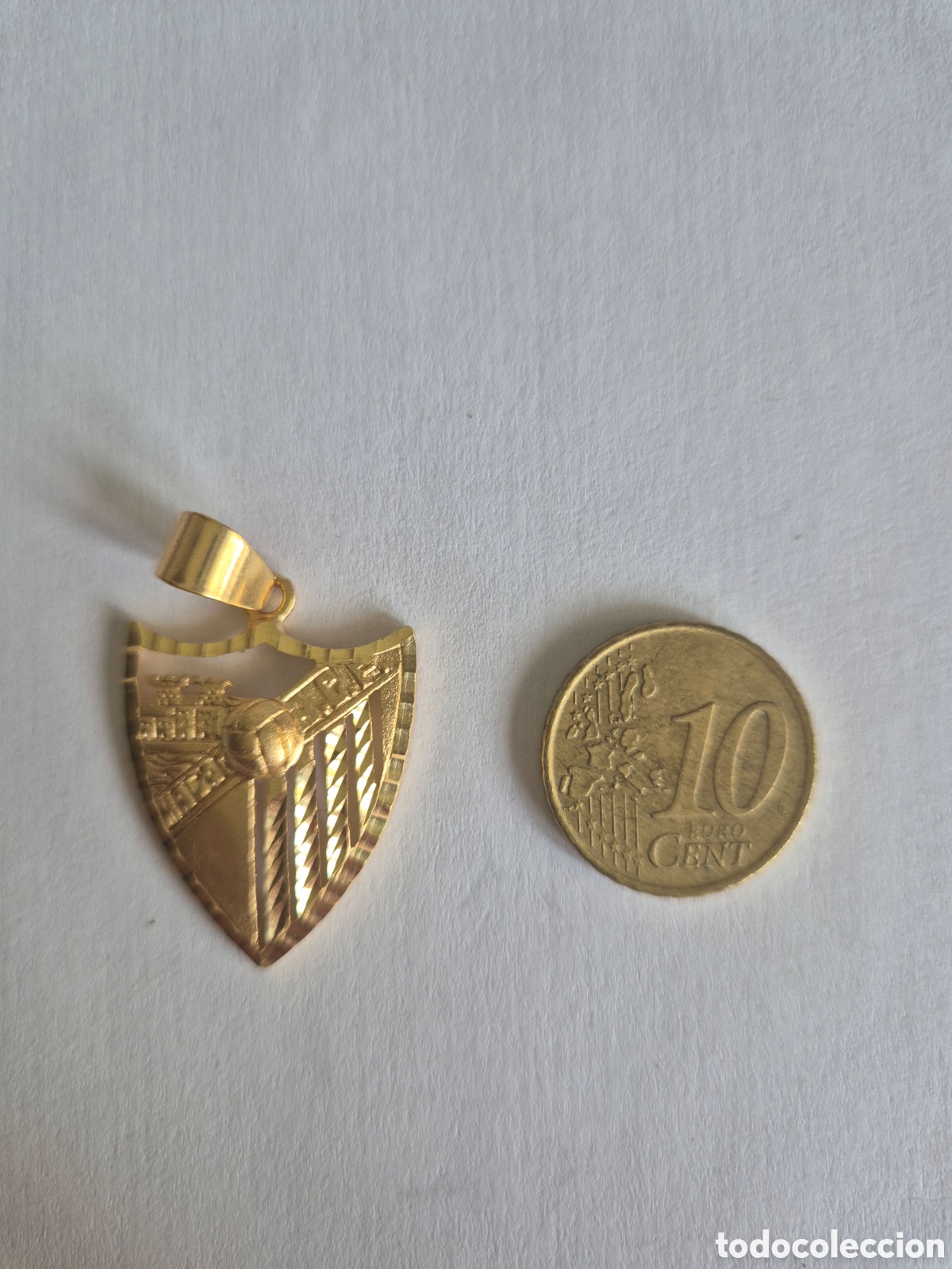 Joyeria: Precioso escudo del M&aacute;laga en oro - Foto 1
