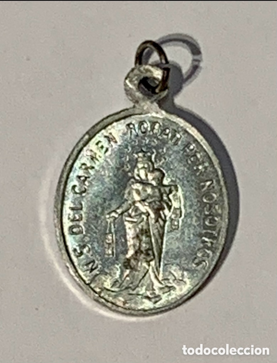Joyeria: Colgante / Medalla. Nuestra Se&ntilde;ora del Carmen. Sagrado Coraz&oacute;n de Jes&uacute;s. Aluminio. A&ntilde;os 50.
