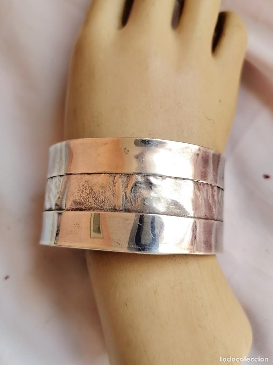 Joyeria: Brazalete de plata de Ley, sellado y contrastado. Ancho 3 cm.
