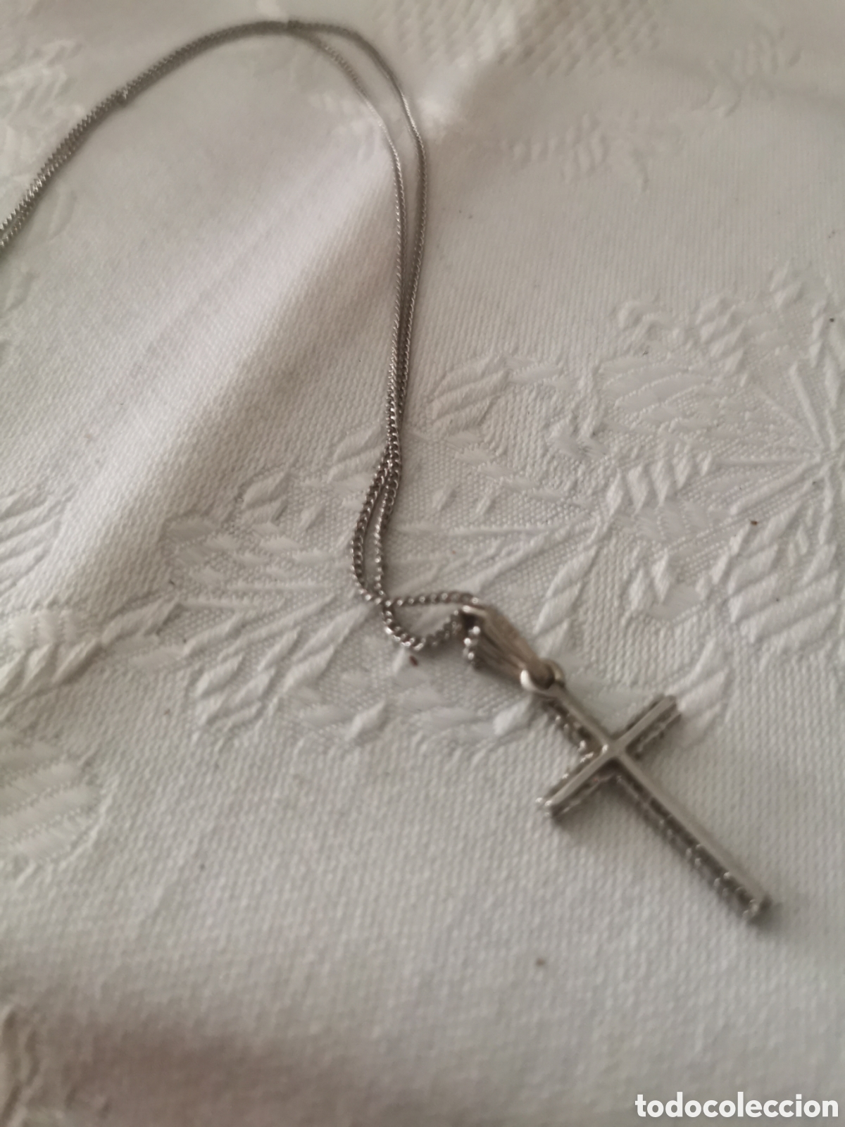 Joyeria: Cadena y Cruz de oro blanco con brillantes