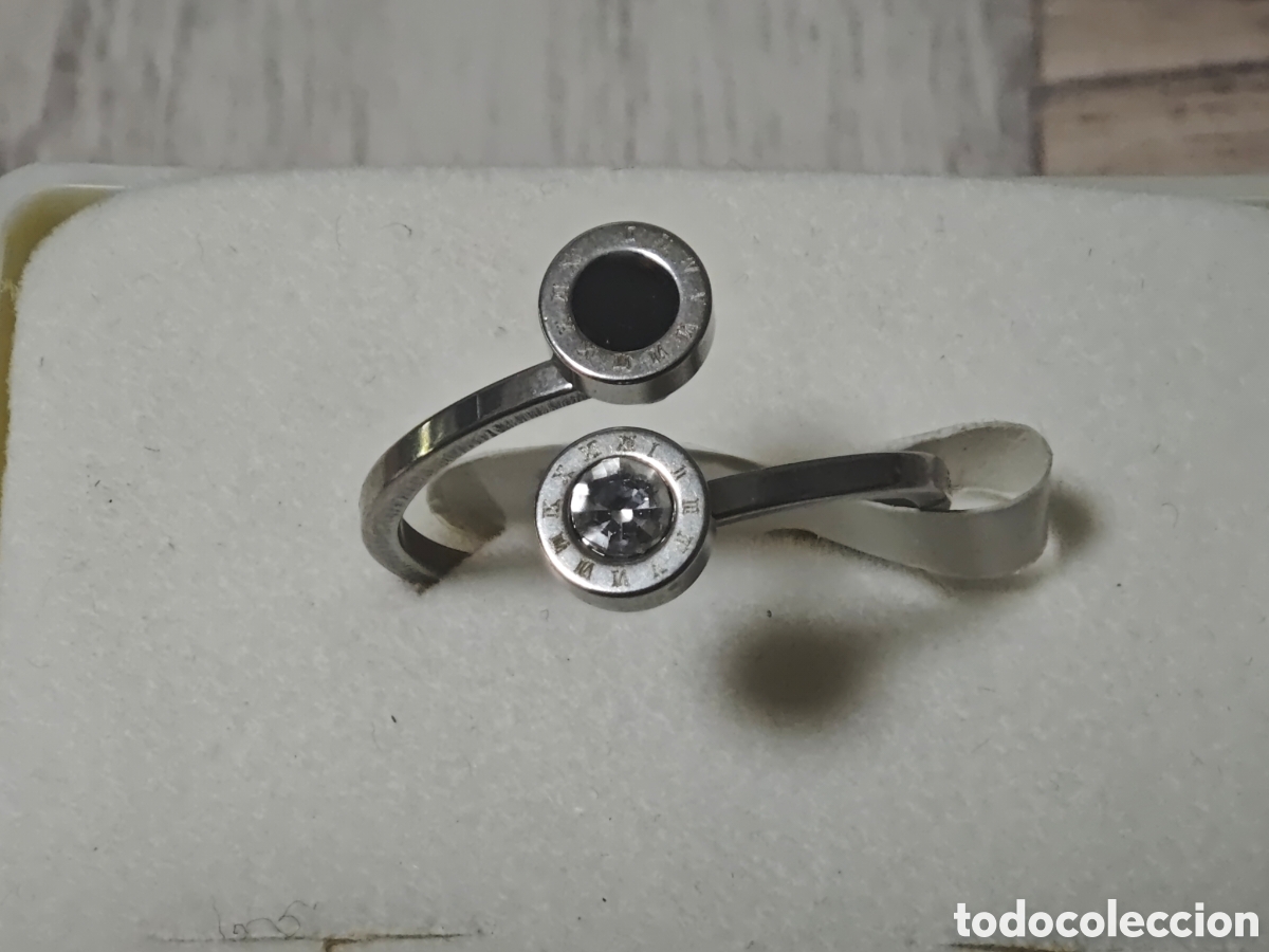 Joyeria: Anillo de acero inoxidable con piedras y letras - Foto 1