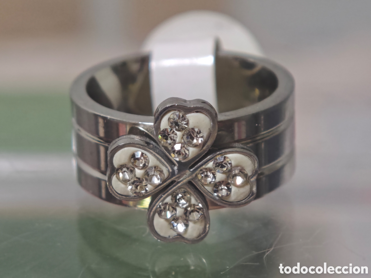 Joyeria: Bonito anillo de acero inoxidable con circonitas nuevo