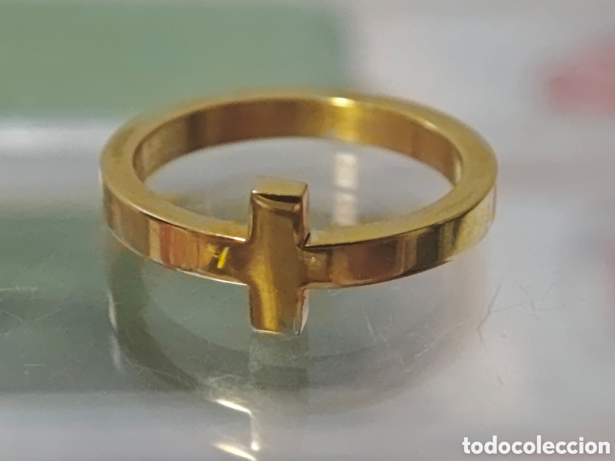 Joyeria: Anillo de acero inoxidable con ba&ntilde;o de oro forma Cruz