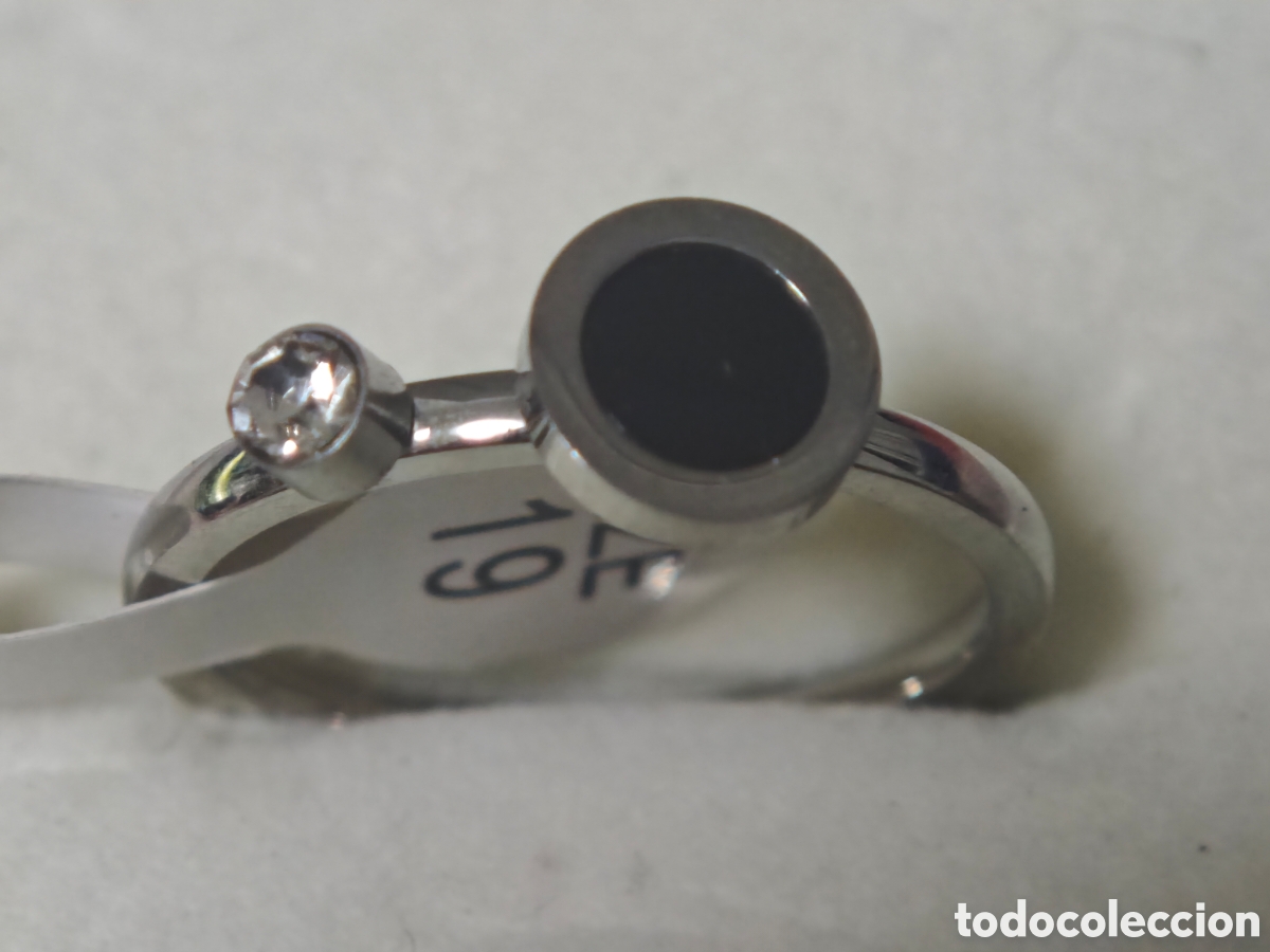 Joyeria: Anillo de acero inoxidable con piedra negra y circonita
