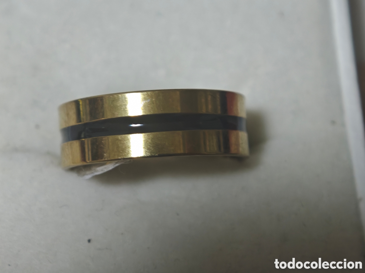 Joyeria: Anillo en acero inoxidable en oro y esmalte negro