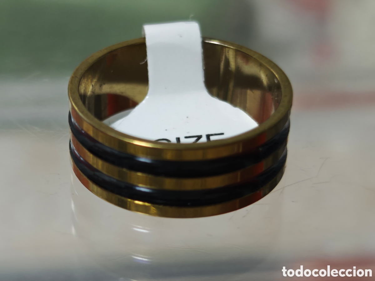 Joyeria: Anillo en acero inoxidable en oro y esmalte negro