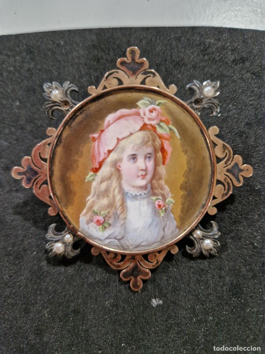 Joyeria: Broche del siglo XIX, plata dorada. Firmado en el broche.
