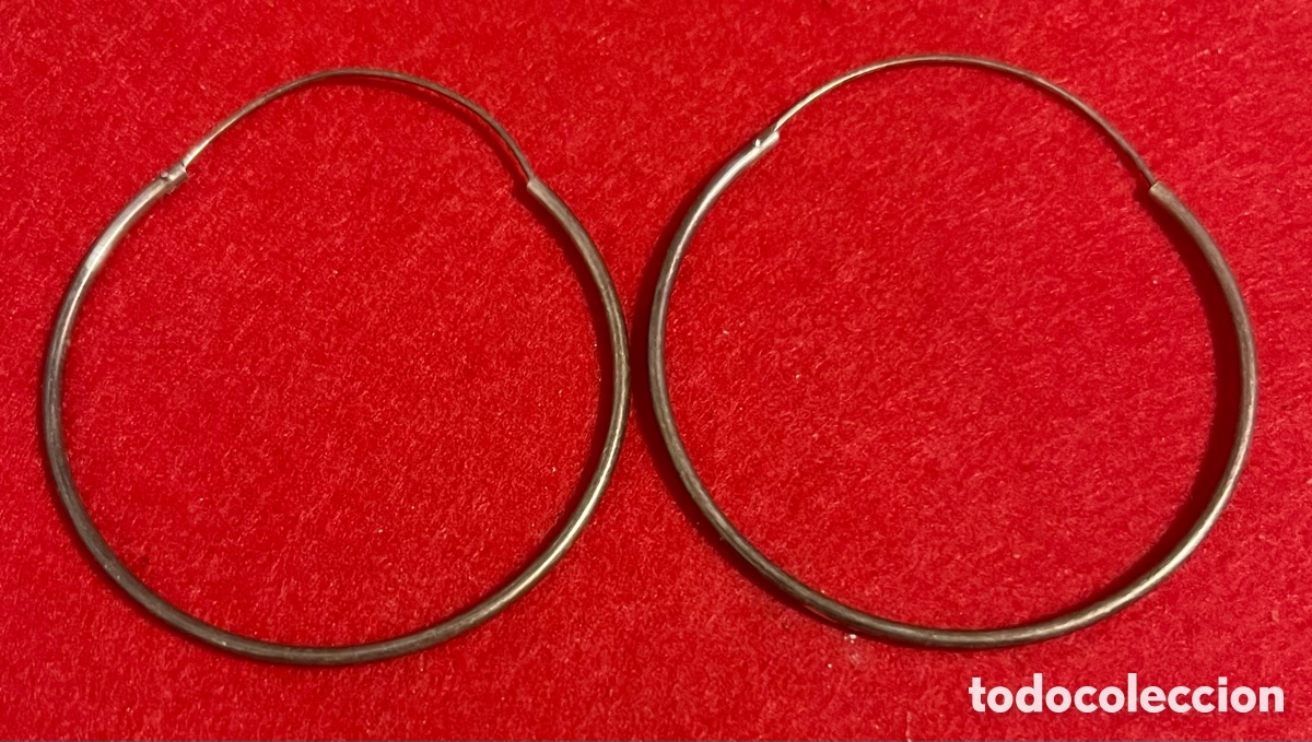 Joyeria: Bonita pareja de pendientes, en forma de aro, en plata de ley
