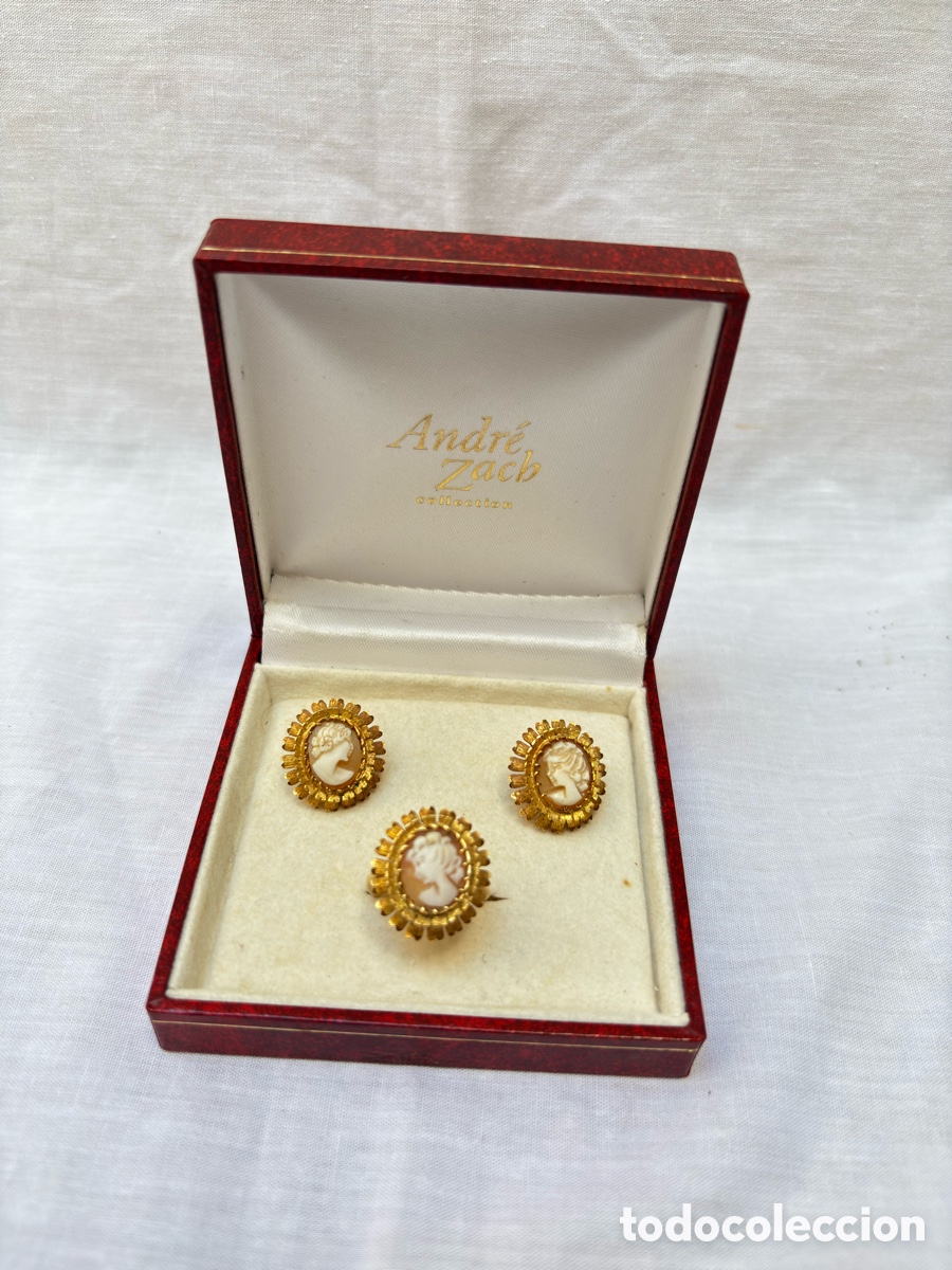 Joyeria: Conjunto de pendientes y anillo de oro de 18K