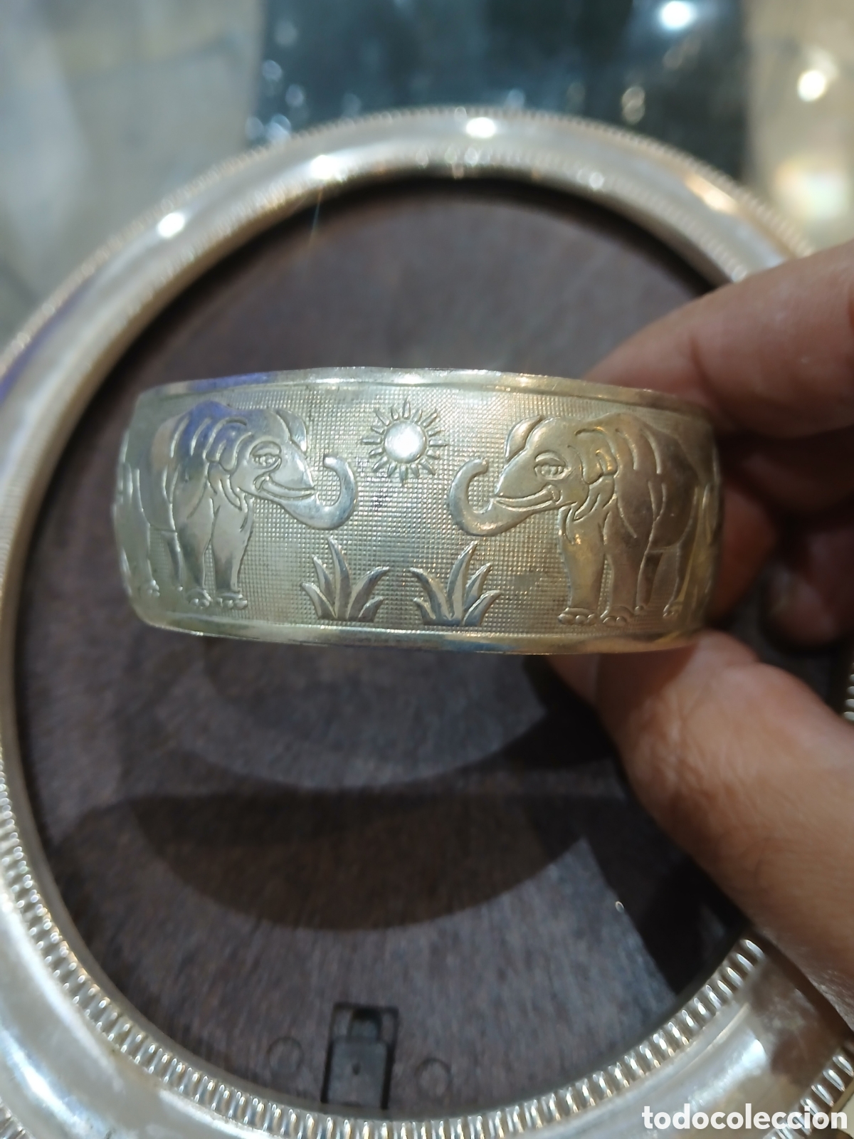 Joyeria: Pulsera de elefantes repujada desconosco el material