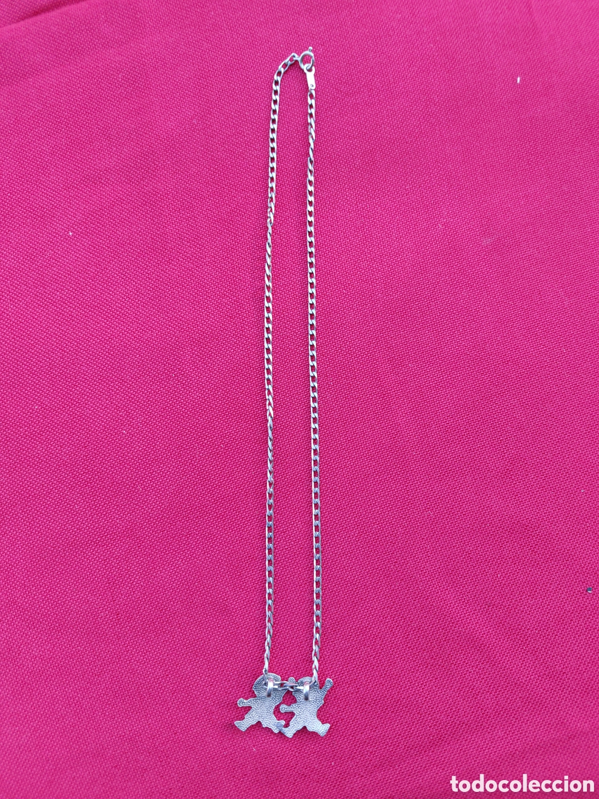 Joyeria: Cadena de plata con colgante ni&ntilde;os