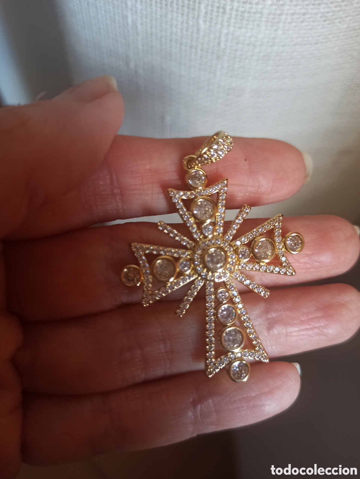 Joyeria: Cruz dorada circonitas