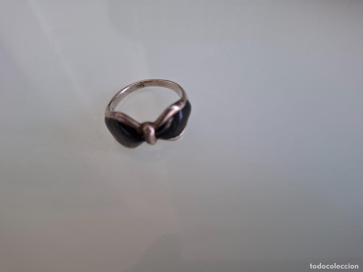 Joyeria: ANTIGUO ANILLO DE PLATA - FORMA DE LAZO DE COLOR NEGRO - &iexcl;MUY ORIGINAL!