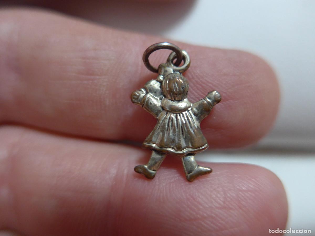 Joyeria: COLGANTE CON FORMA DE MU&Ntilde;ECA
