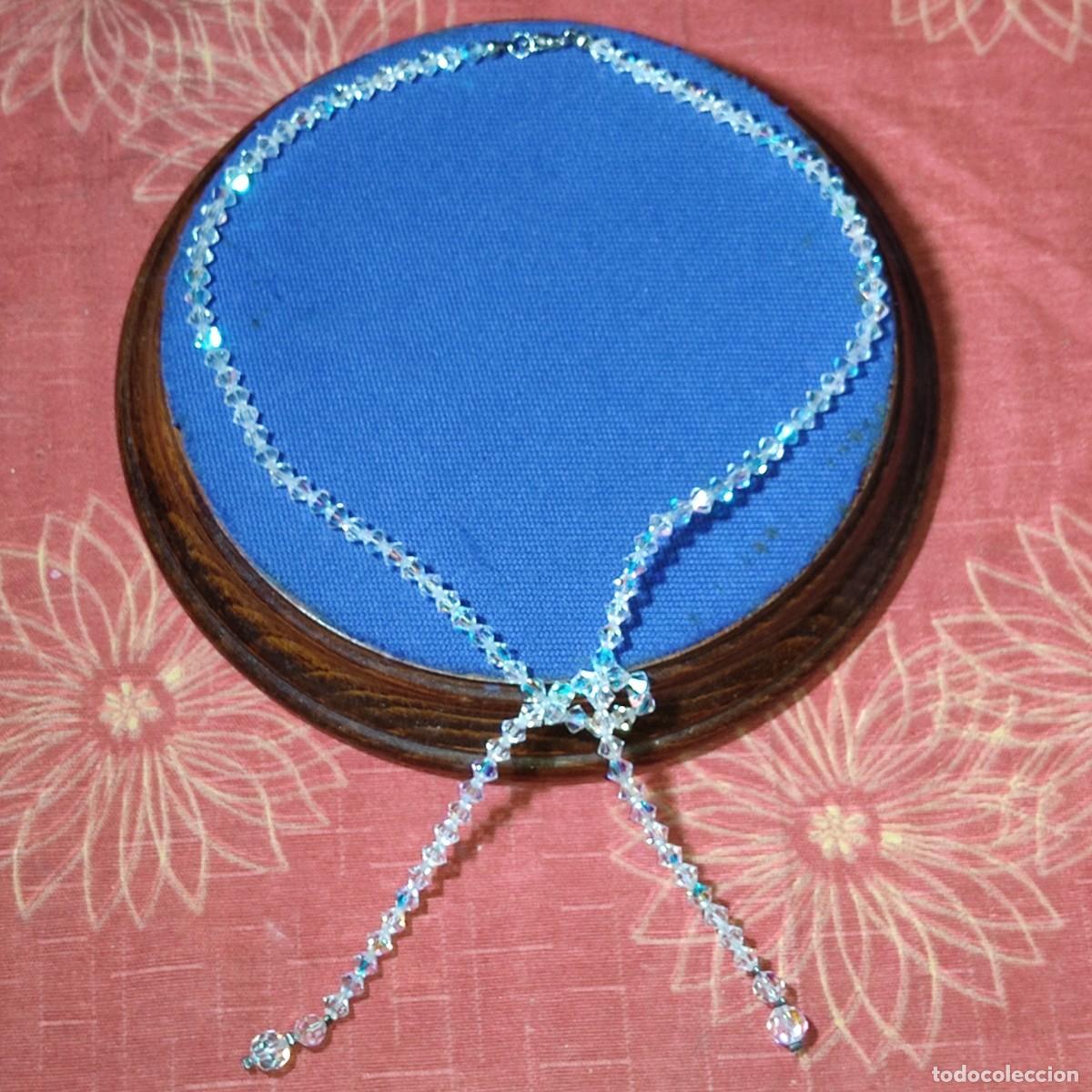 Joyeria: collar con forma de lazo de cristal cristal facetado de destellos.Vintage.