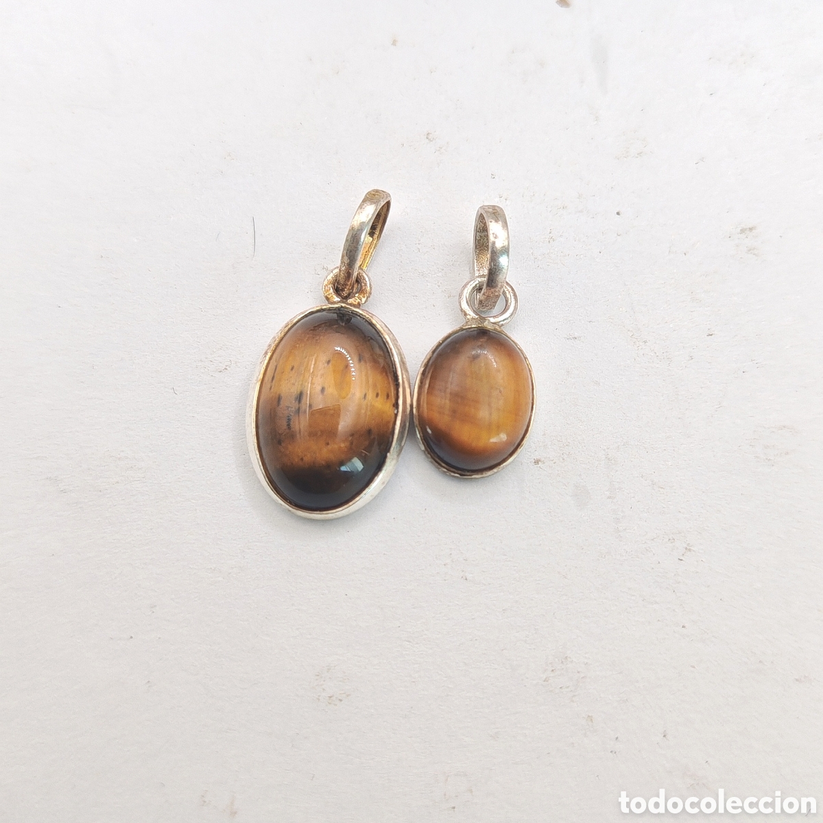 Joyeria: D&uacute;o de colgantes de ojo de tigre en plata