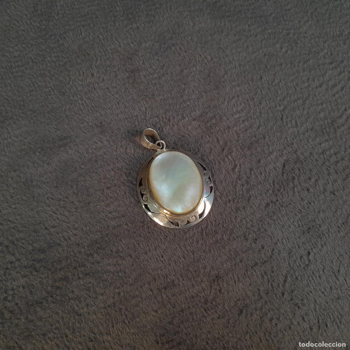 Jewelry: J-4576. COLGANTE DE PLATA Y PIEDRA. MEDIADOS DEL SIGLO XX