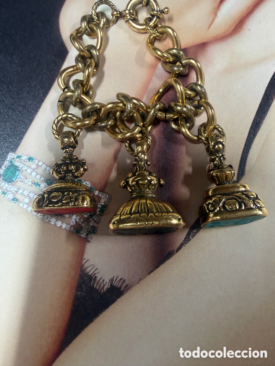 Joyeria: Chatelaine de lat&oacute;n dorado antigua - Foto 2