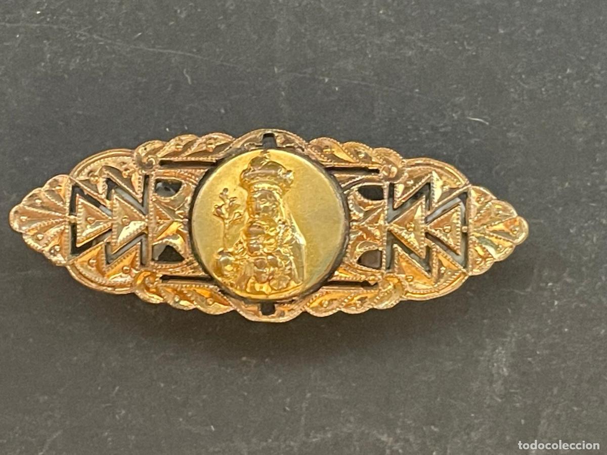 Joyeria: BROCHE RELIGIOSO DE METAL DORADO DE MONTSERRAT