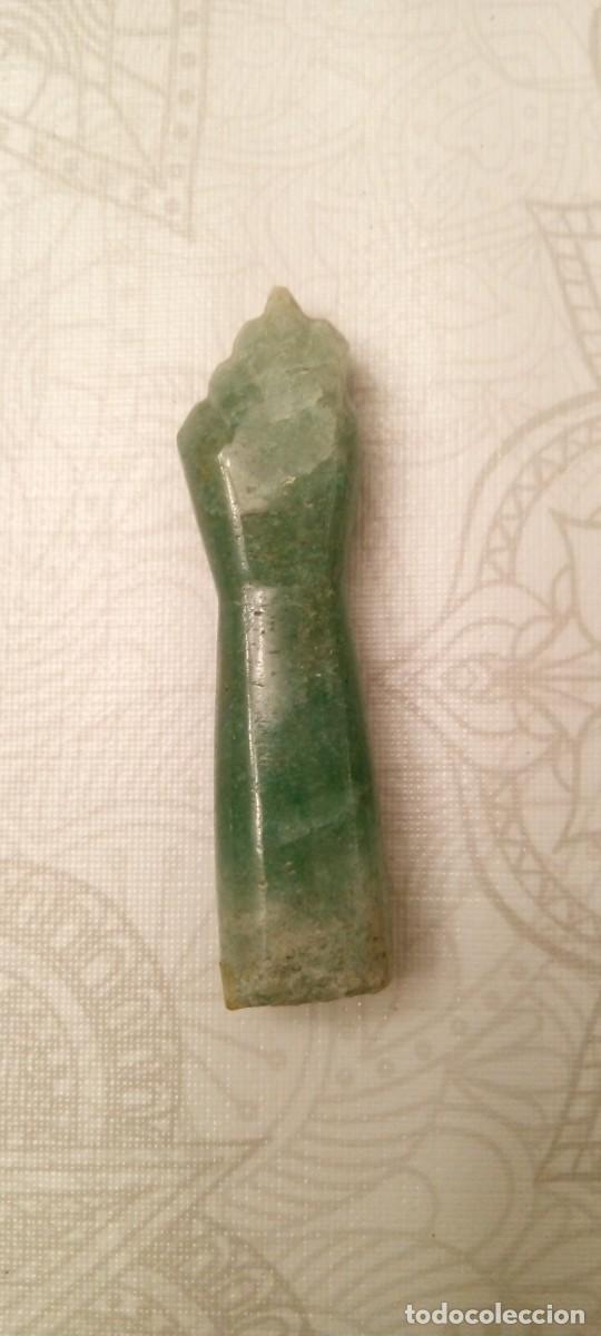 Joyeria: Figura decorativa en forma de mano cerrada, conocida como figa. n&ordm;3