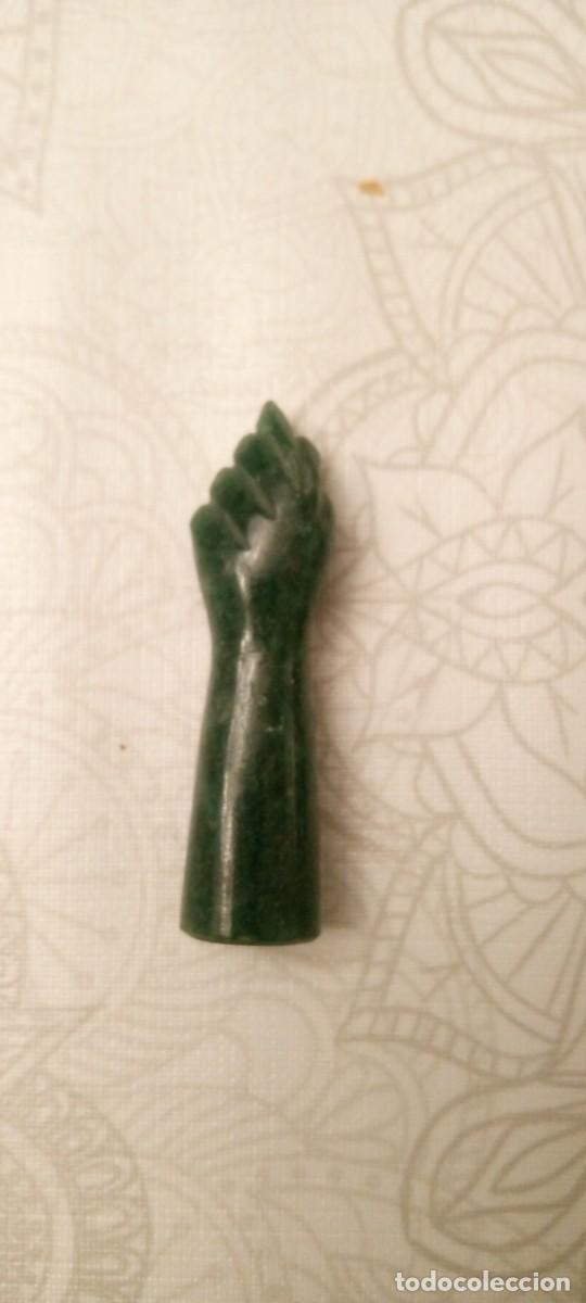 Joyeria: Figura decorativa en forma de mano cerrada, conocida como figa. n&ordm;4