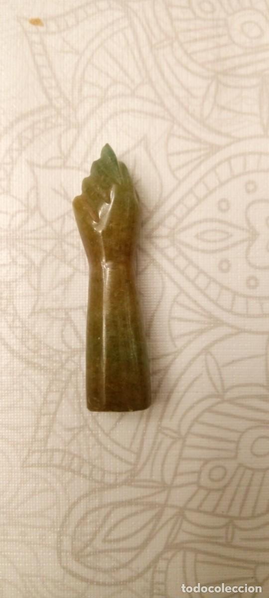 Joyeria: Figura decorativa en forma de mano cerrada, conocida como figa. n&ordm;6