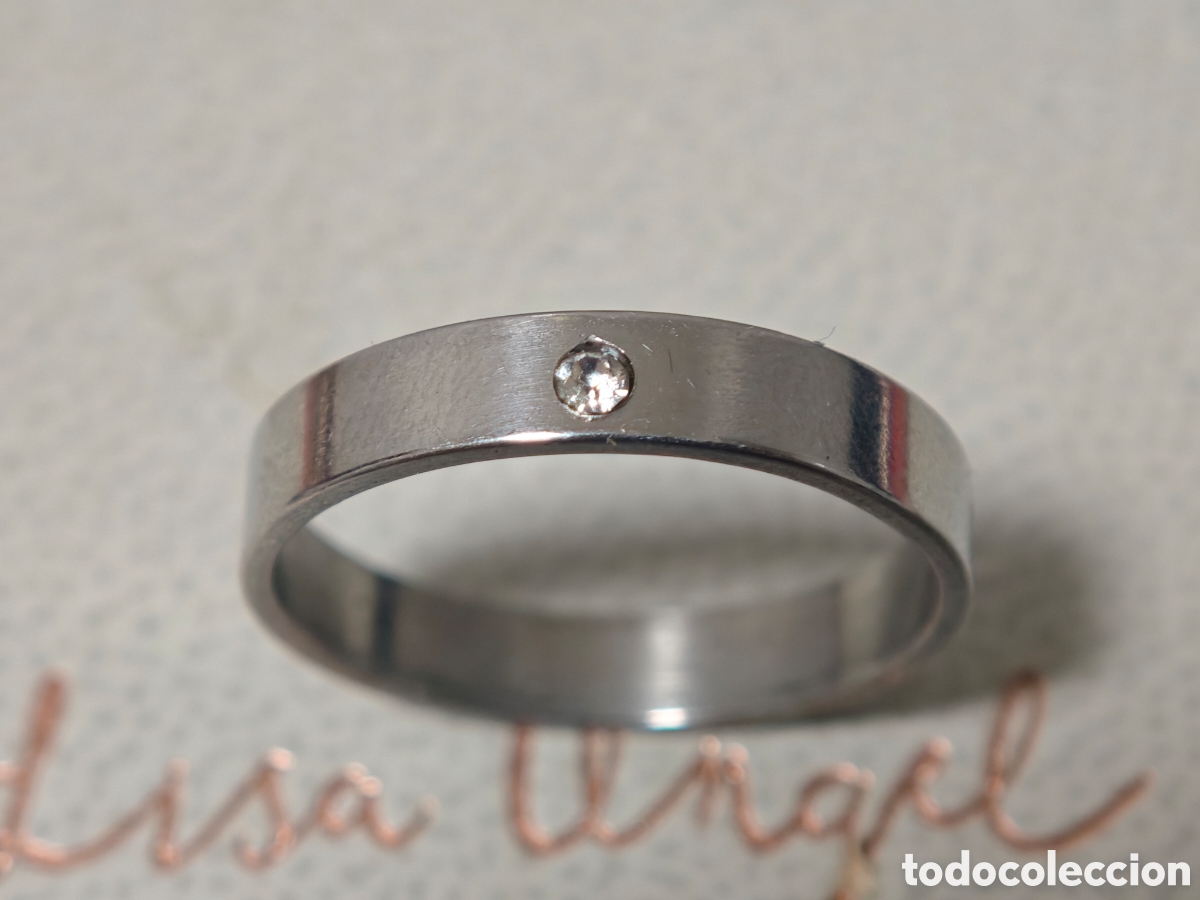Joyeria: Bonito anillo de acero inoxidable con circonita nuevo