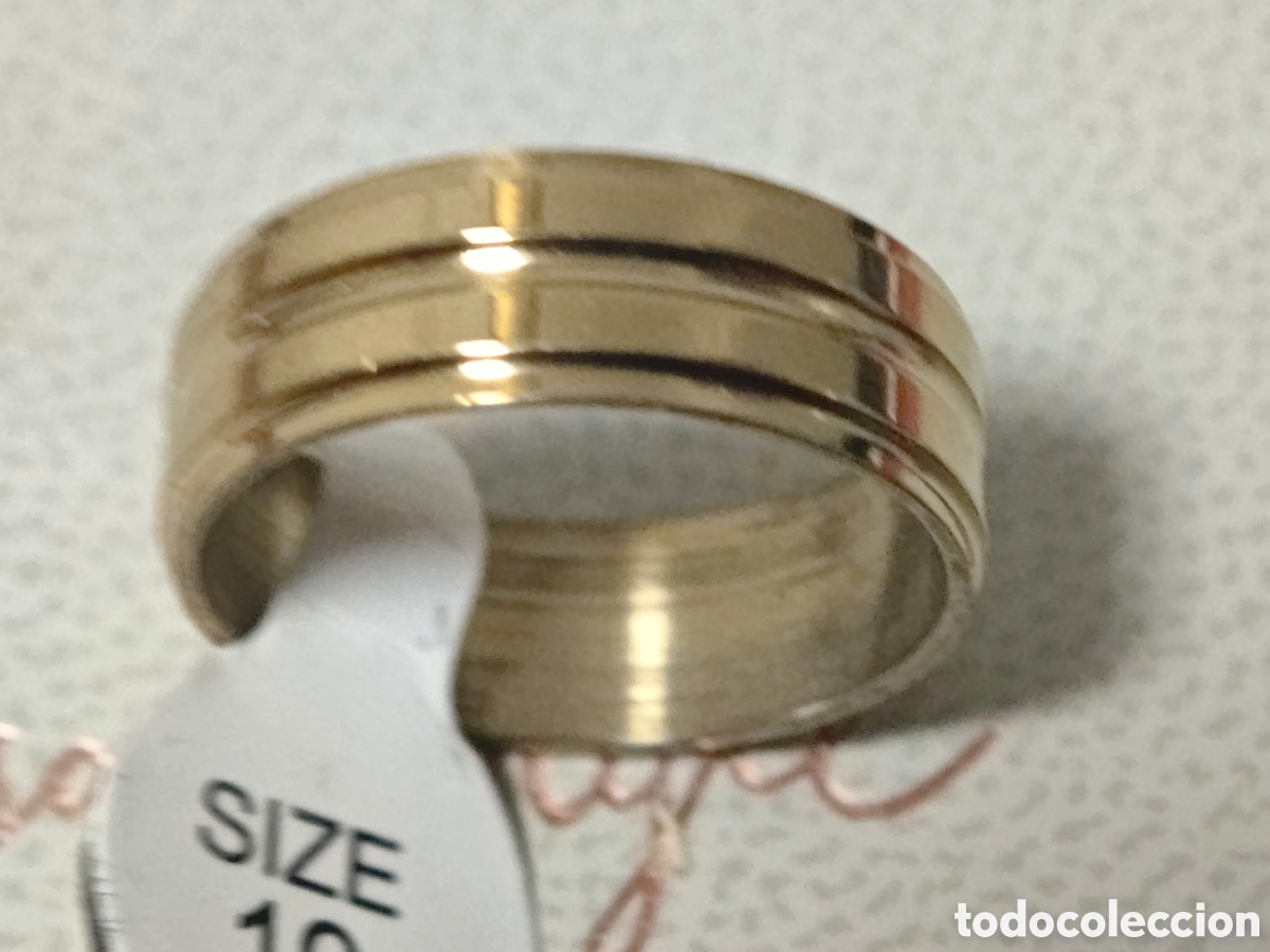 Joyeria: Bonito anillo de acero inoxidable nuevo con ba&ntilde;o de oro