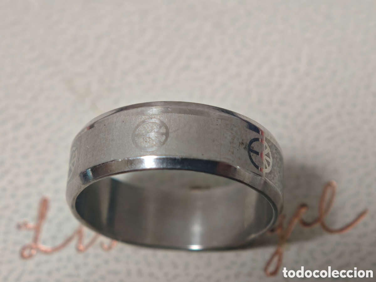 Joyeria: Bonito anillo de acero inoxidable nuevo grabados