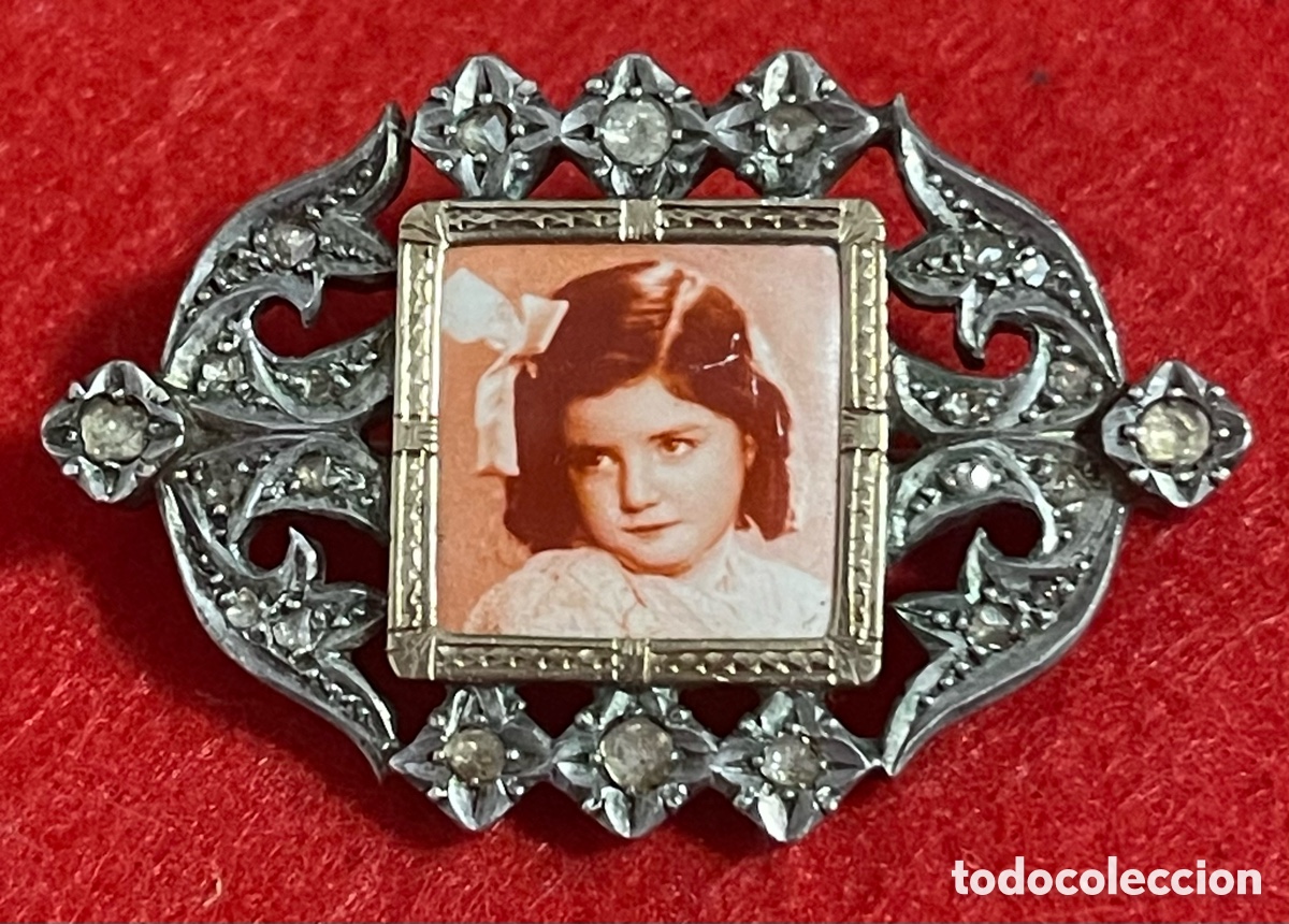 Joyeria: Exquisito, broche porta, retratos, en plata de ley y Marco central en Oro de 18 K