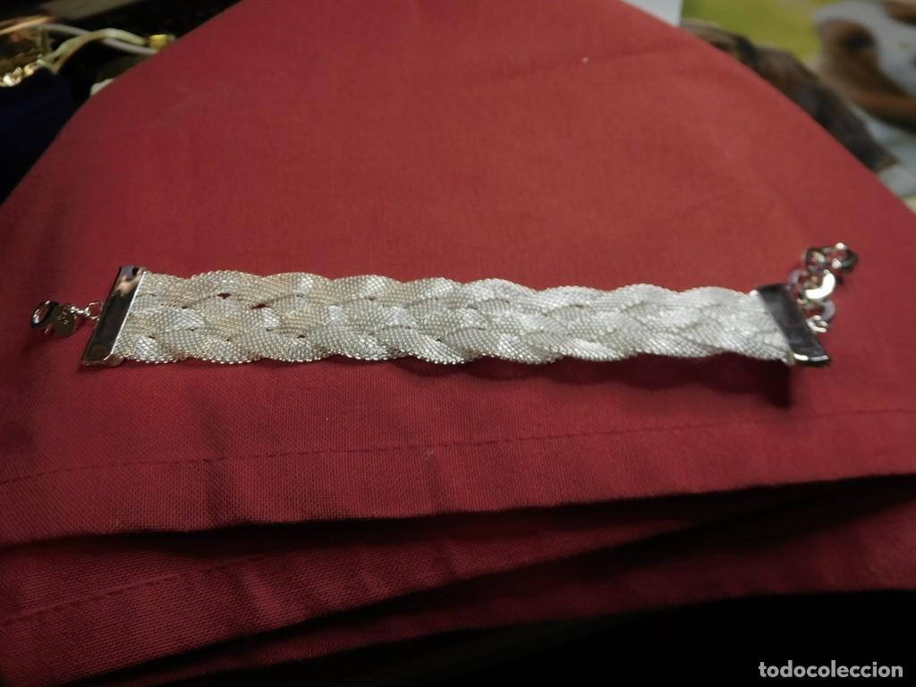 Joyeria: Brazalete r&iacute;gido de tipo esclava o pu&ntilde;o abierto