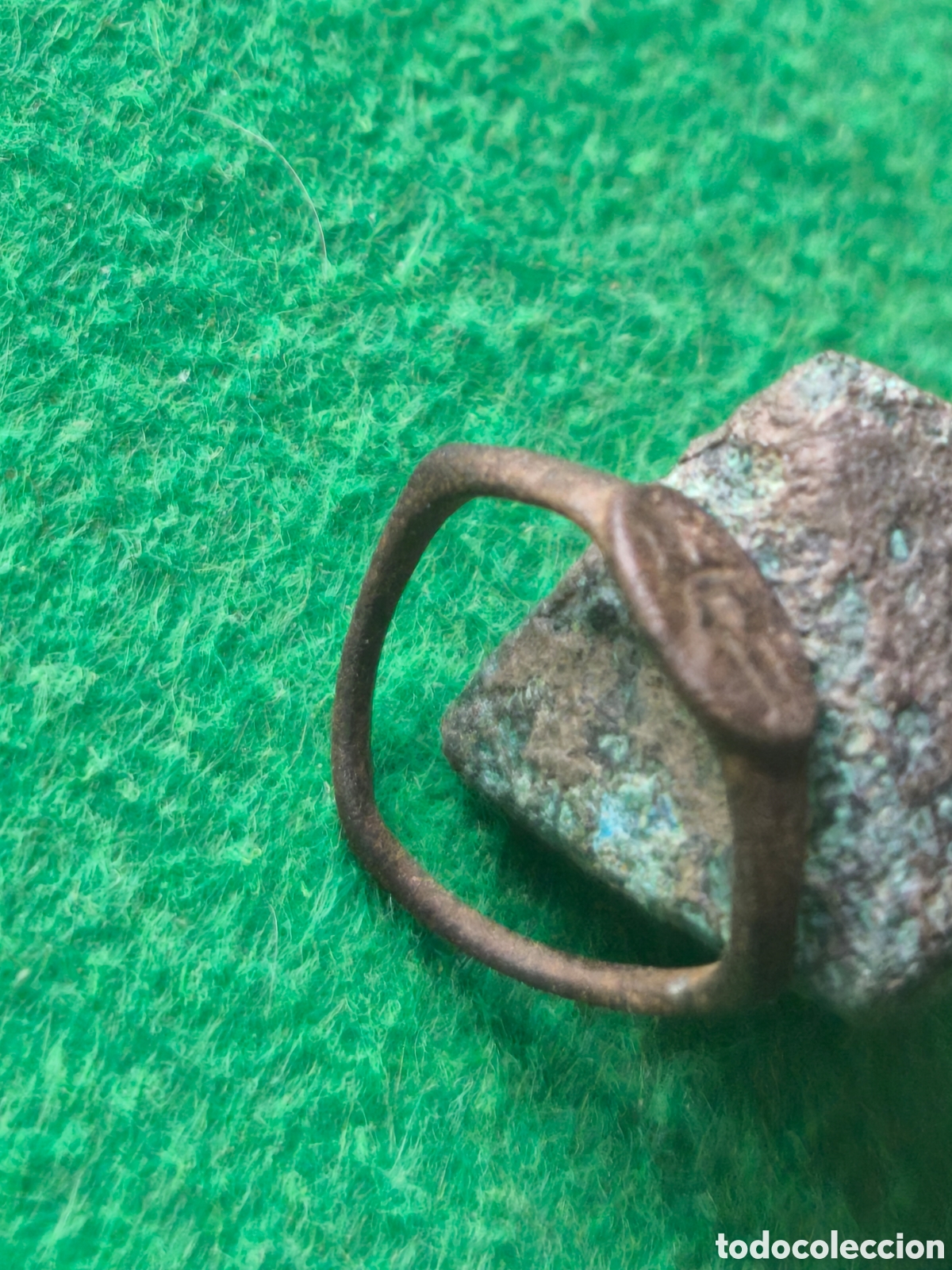 Joyeria: Anillo peque&ntilde;o antiguo a identificar
