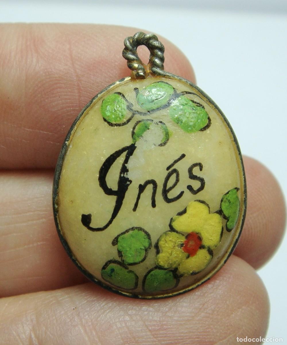 Joyeria: Colgante antiguo &ldquo;In&eacute;s&rdquo; &middot; Decoraci&oacute;n floral pintada a mano &middot; ca. 1900&ndash;1930