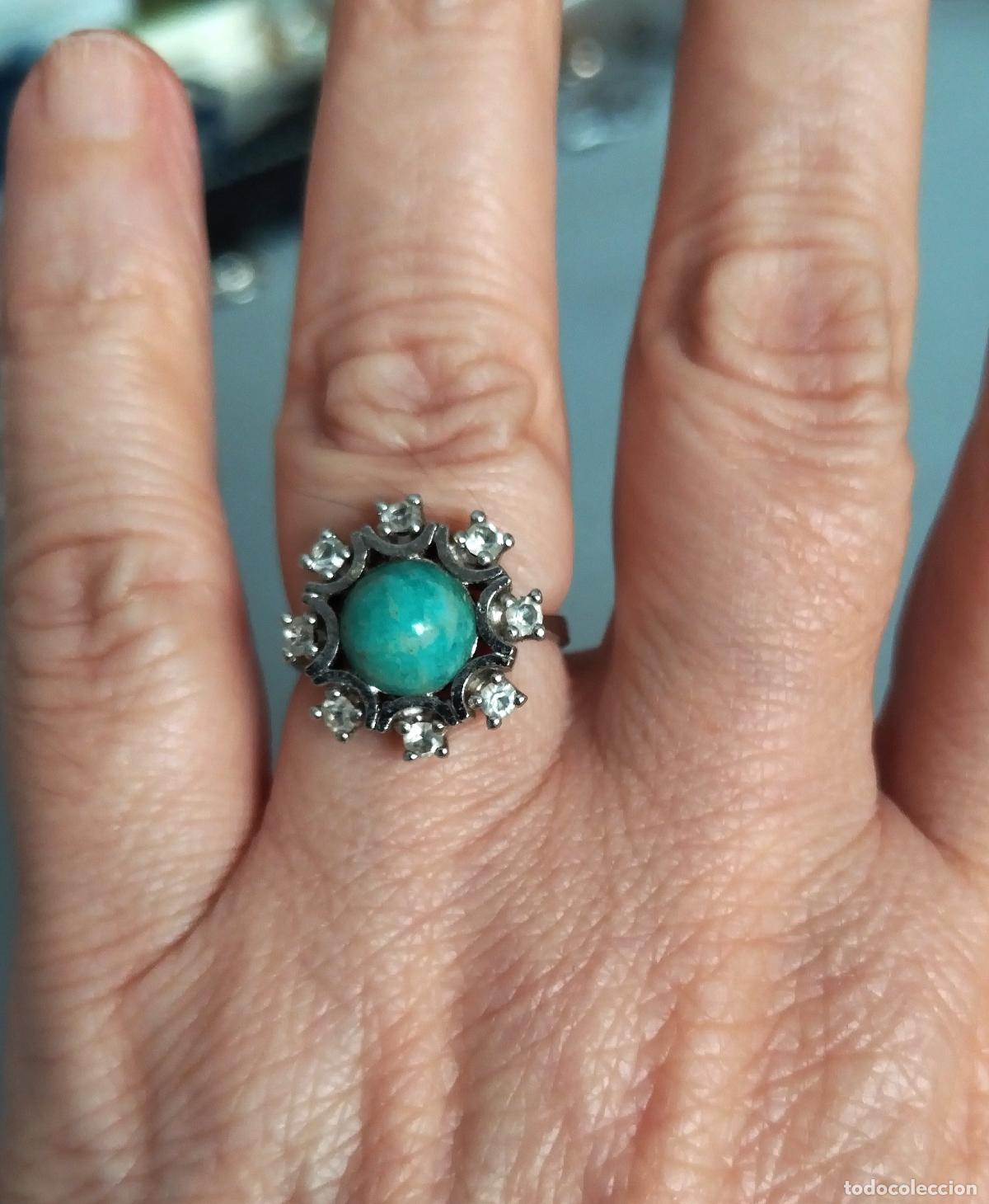 Joyeria: Antiguo anillo vintage, plata de ley contrastada con piedra azul y circonitas.