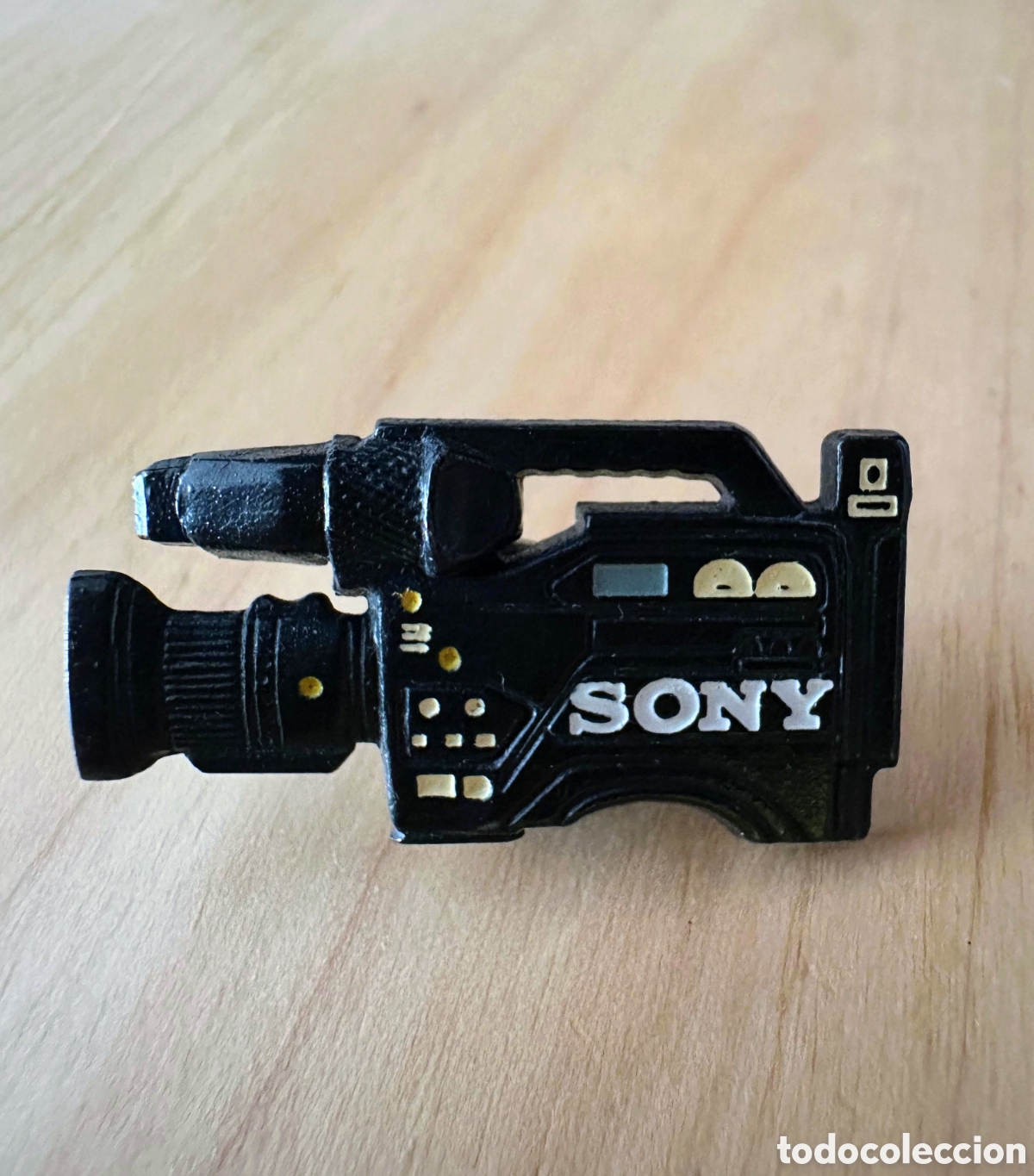 Joyeria: Pin C&aacute;mara Sony. Pin de metal.